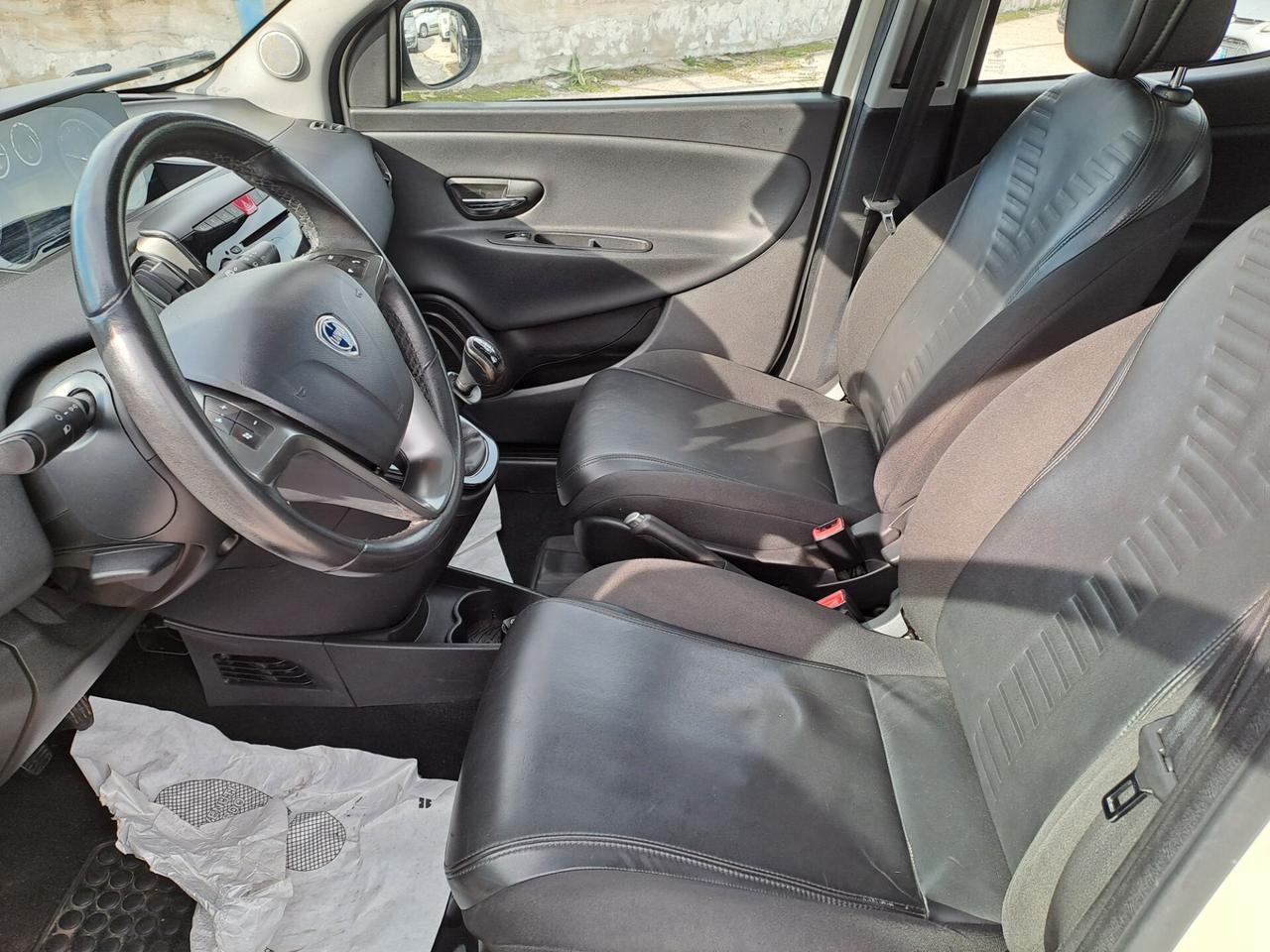 Lancia Ypsilon 0.9 benzina strafull