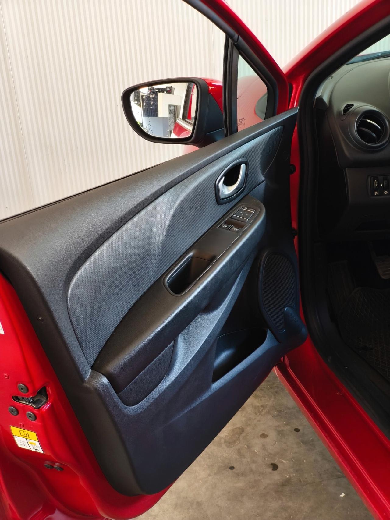 Renault Clio 1.2 75CV 5 porte Intens