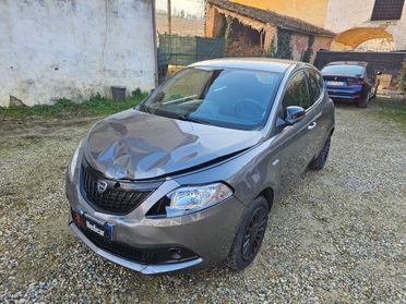 Lancia Ypsilon 1.0 S&S Hybrid Silver