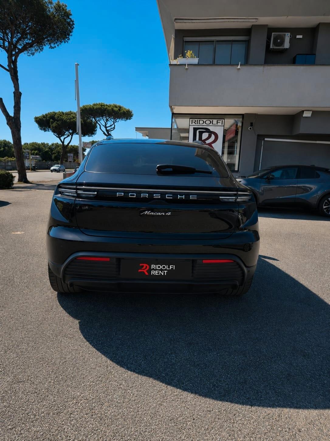 Porsche Macan EV 4