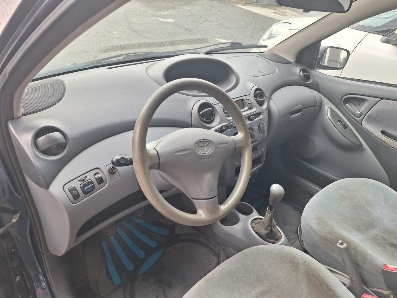 Toyota Yaris 1.0i 16V cat 5 porte Sol