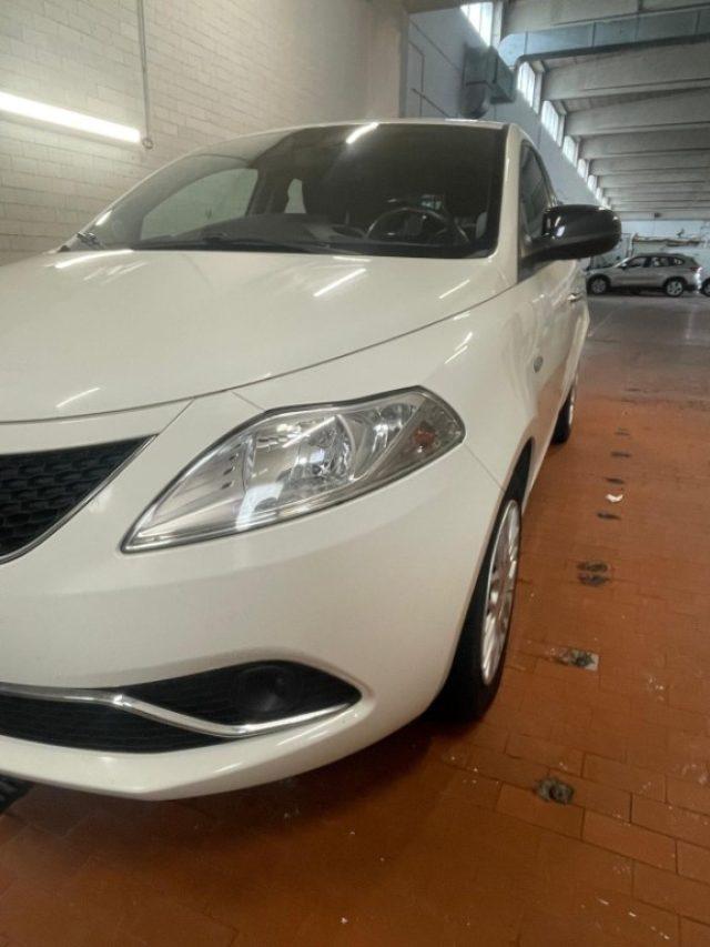 LANCIA Ypsilon 1.2 69 CV 5 porte Gold