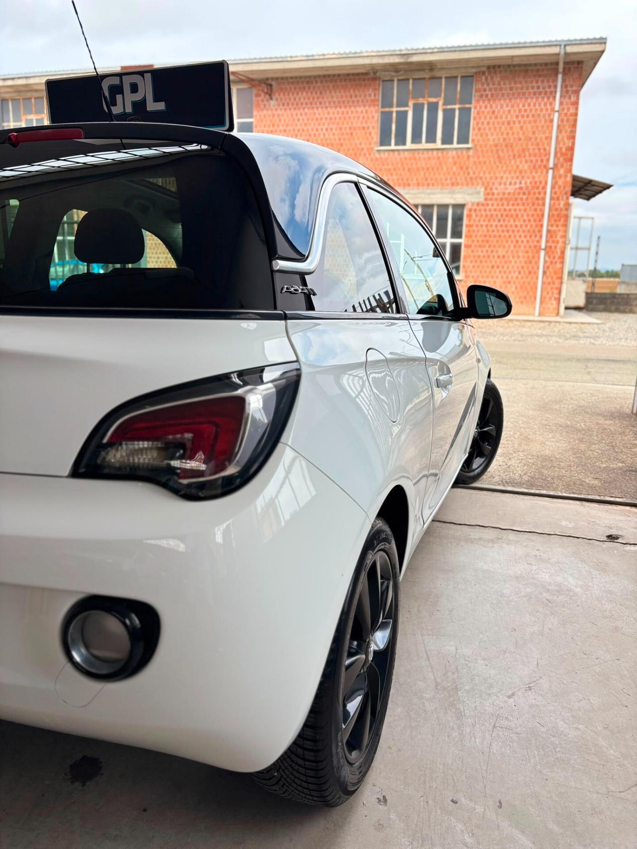 Opel Adam 1.4 87 CV GPL Tech