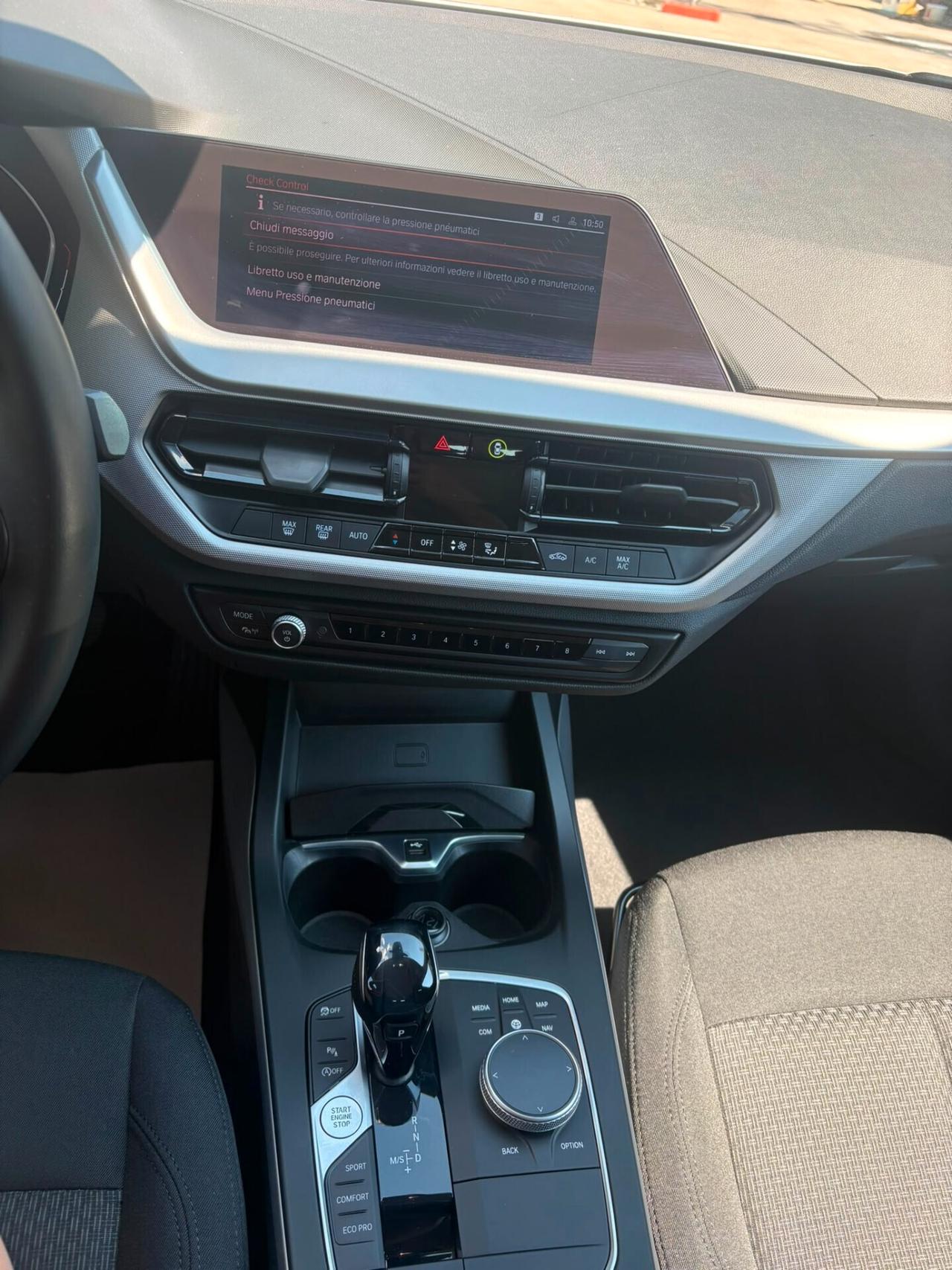 Bmw 116 116d 5p. Business Advantage