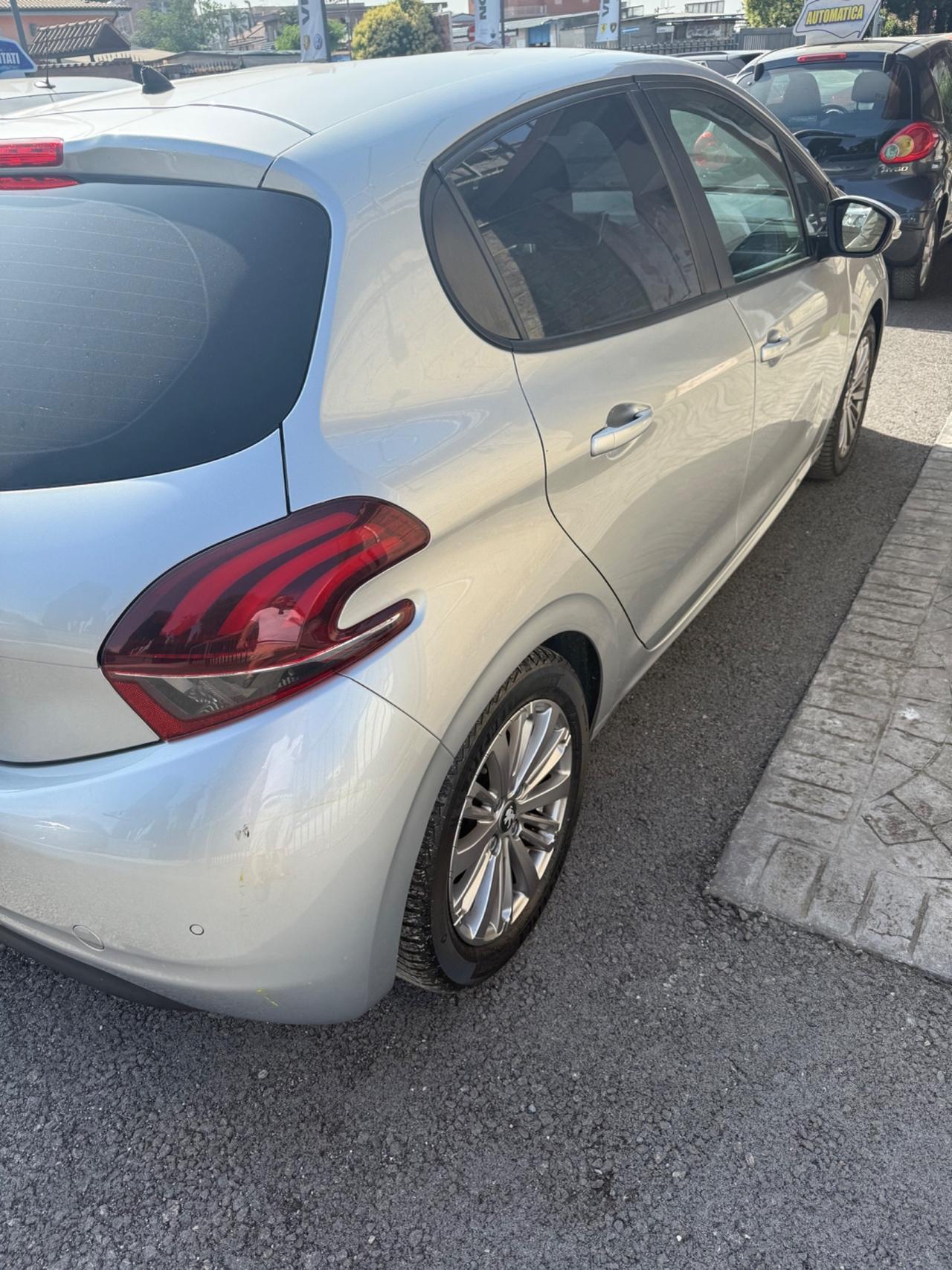 Peugeot 208 PureTech 82 5p. GPL Allure