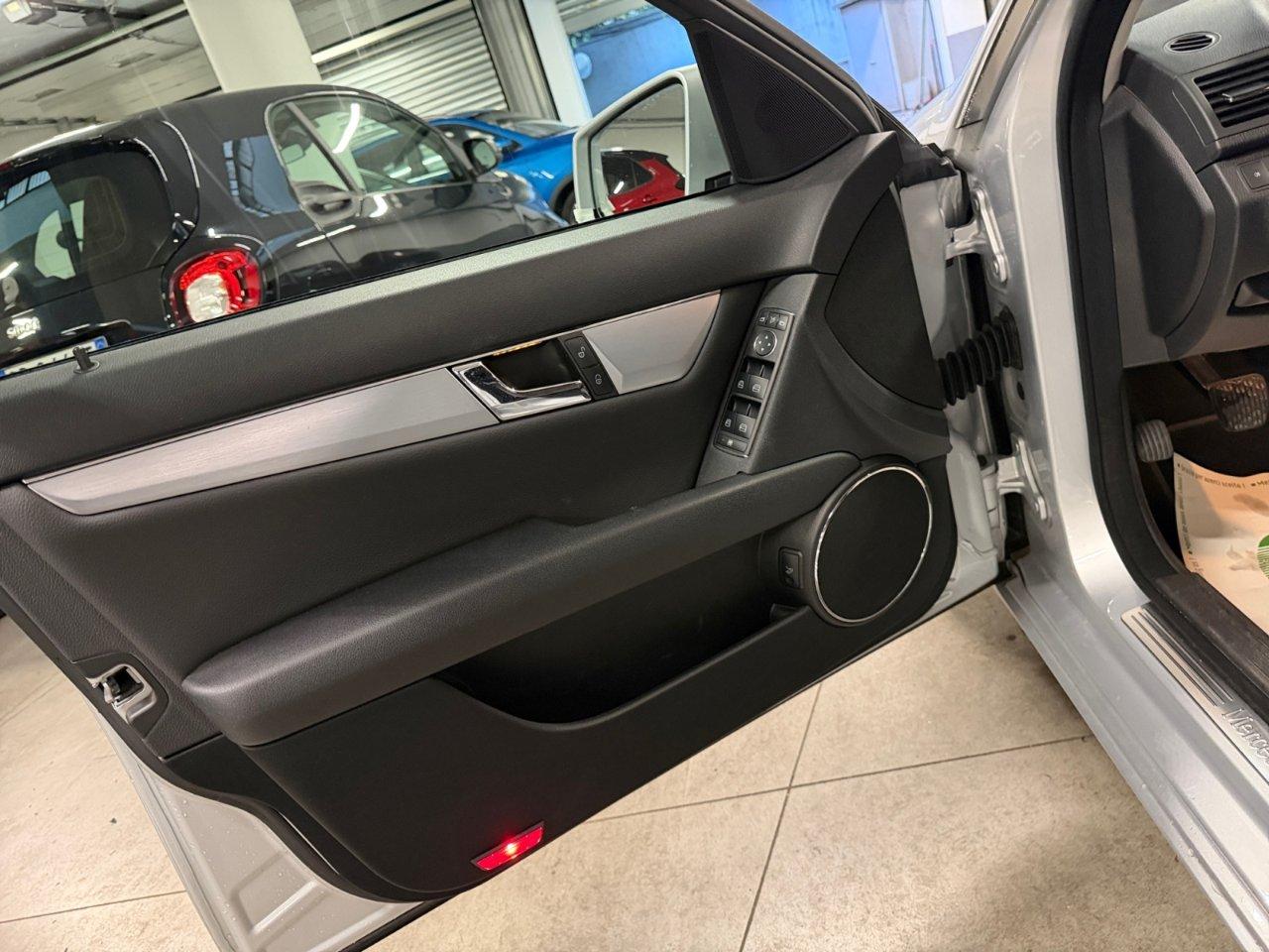 Mercedes C 180 CGI BlueEfficiency Avantgarde c/bixeno Berlina