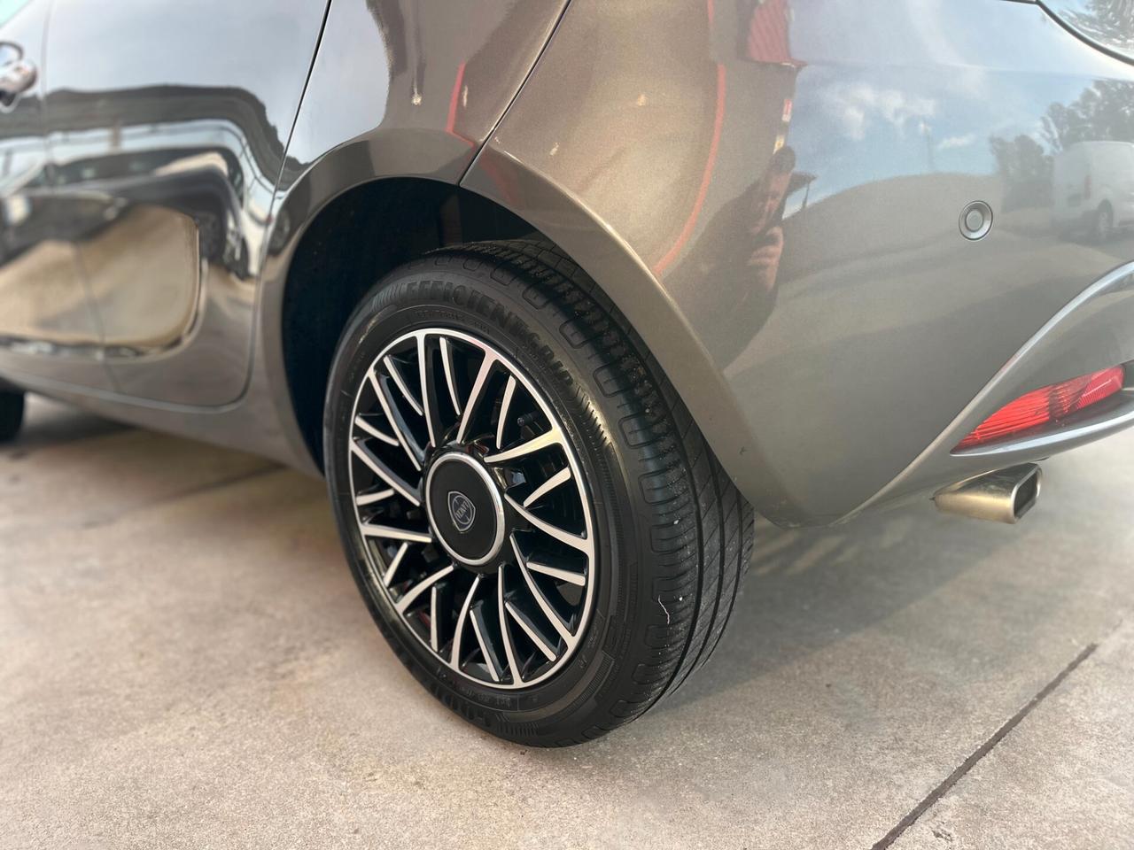 Lancia Ypsilon 1.0 FireFly 5 porte S&S Hybrid Ecochic