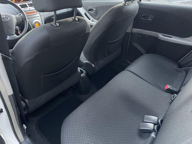 Toyota Yaris Yaris 5p 1.3 dual Sol my10 facelift IDONEA NEOPATENTATI