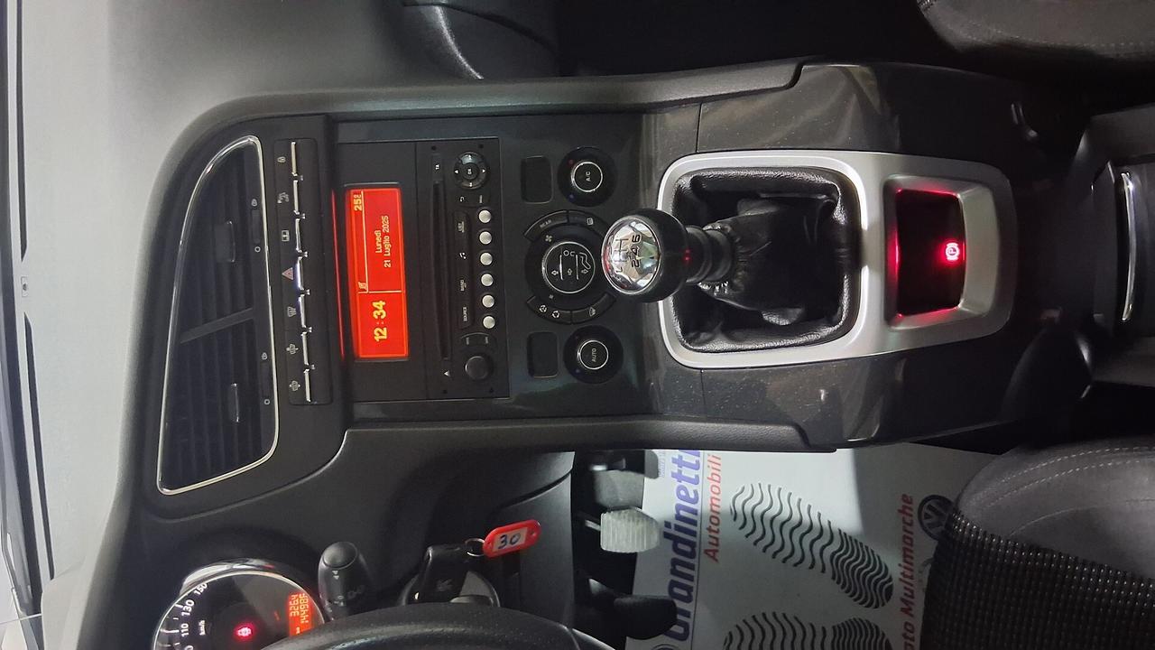 Peugeot 5008 Allure 7 posti 1.6 120cv anno 2015