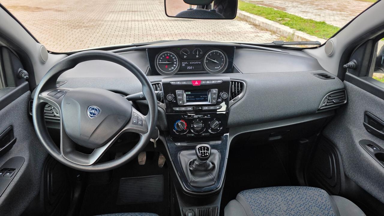 Lancia Ypsilon 1.0 FireFly 5 porte S&S Hybrid Ecochic Silver