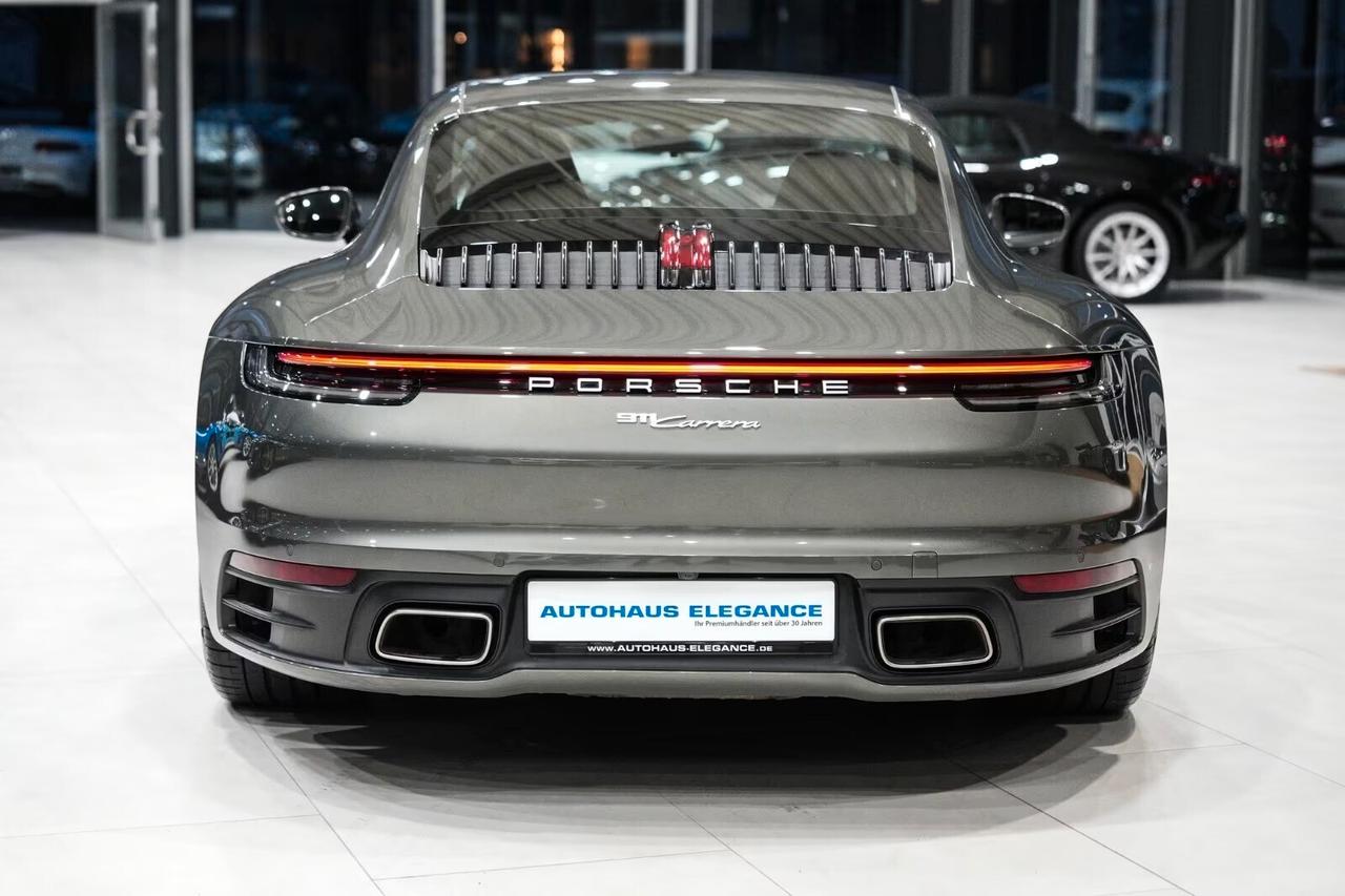 Porsche 992, 911 Coupe 3.0 Carrera auto, sedili sportivi