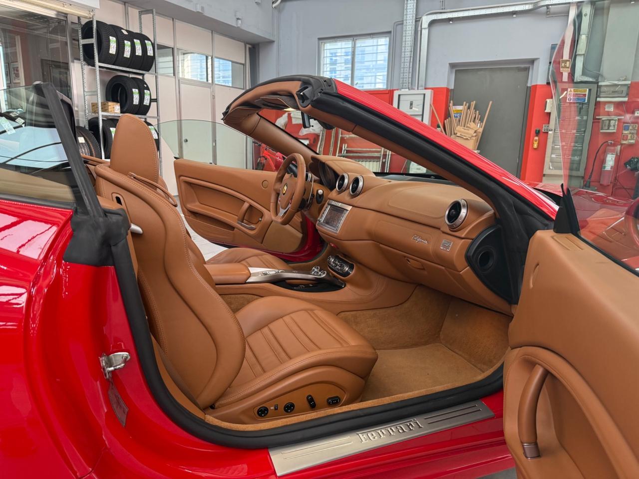 Ferrari California DCT OFFICALE ITALIANA TAGLANDI FERRARI