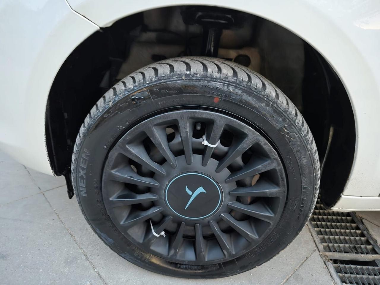 Lancia Ypsilon 0.9 TwinAir 85 CV 5 porte Metano Ecochic Elle