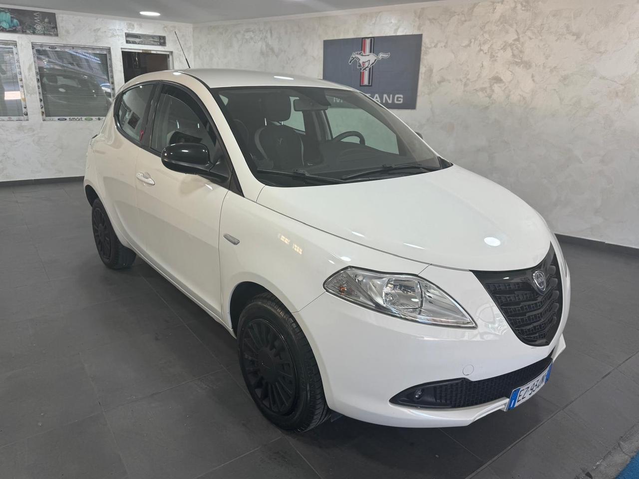 Lancia Ypsilon 0.9 TwinAir 85 CV 5 porte Metano Ecochic 30th Ann.