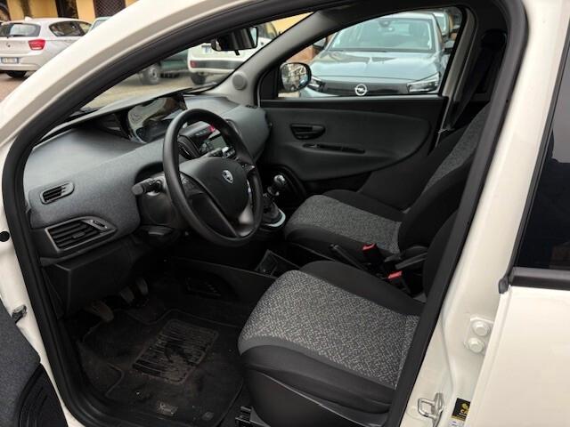 Lancia Ypsilon 1.0 FireFly 5 porte S&S Hybrid Alberta Ferretti