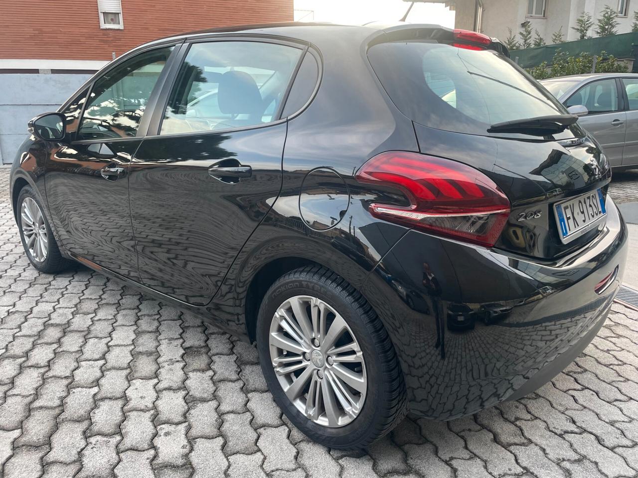 Peugeot 208 PureTech 82 5 porte Allure CINGHIA NUOVA!!!
