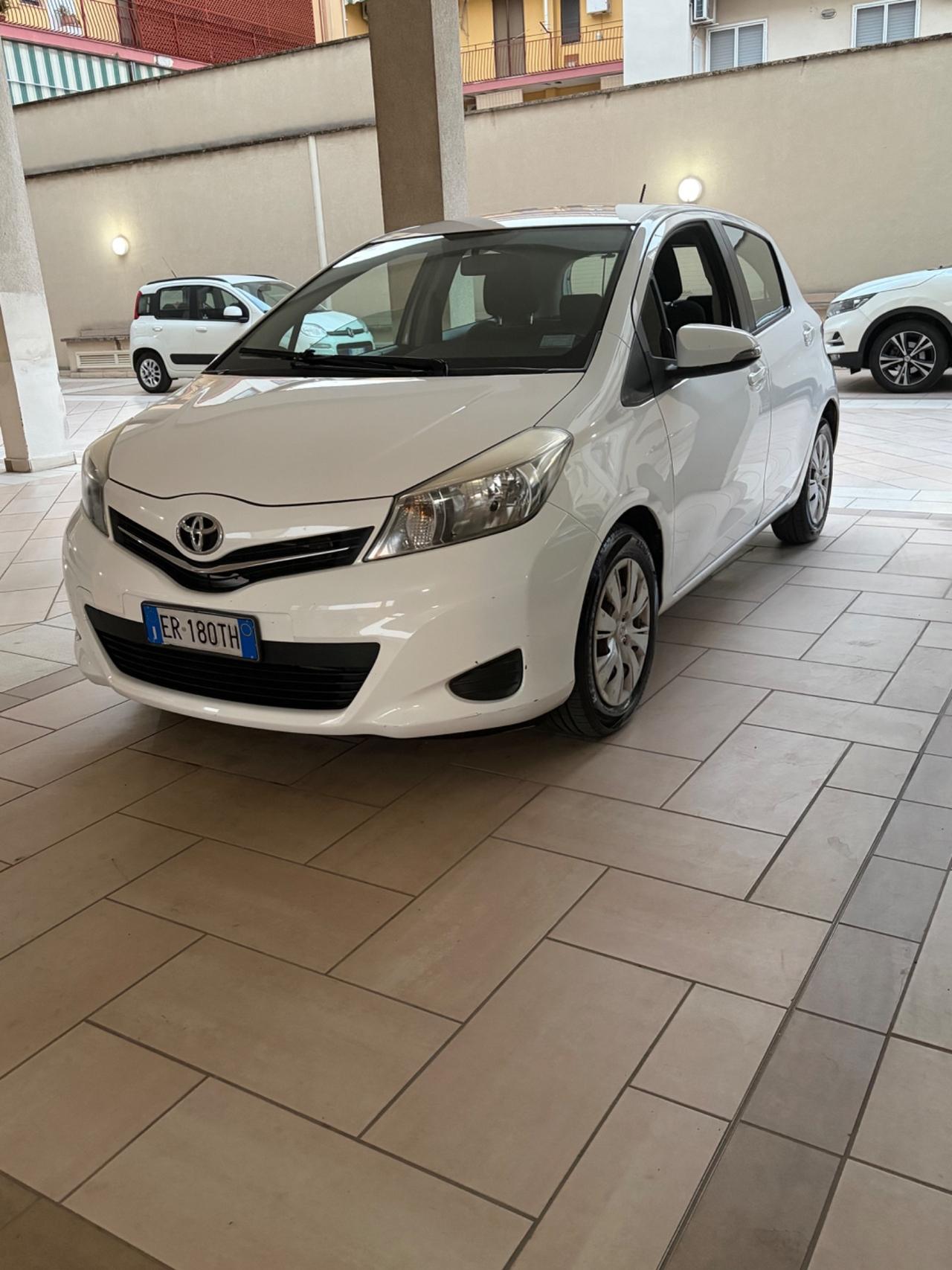 Toyota Yaris 1.0 5 porte Lounge