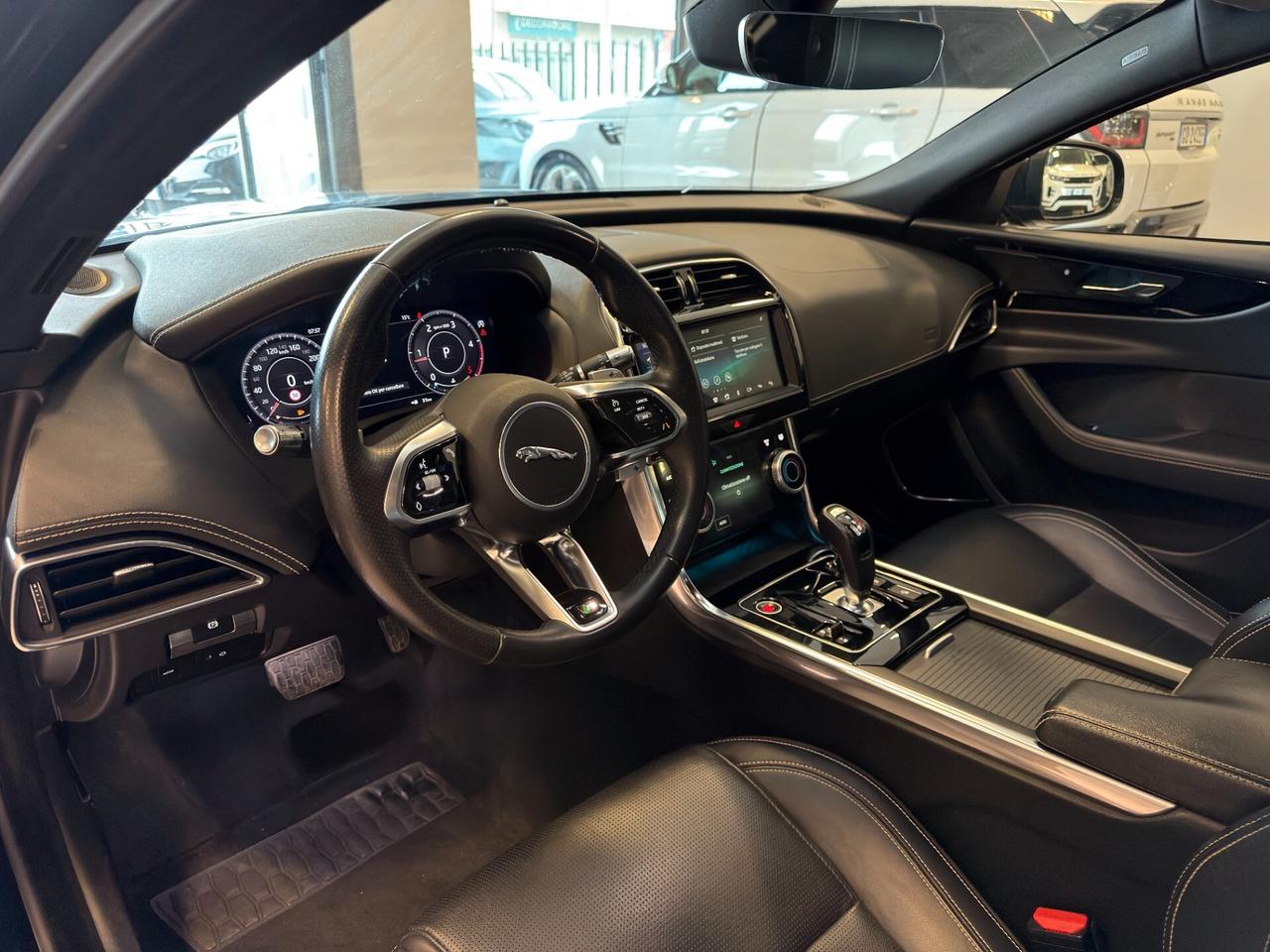 Jaguar XE 2.0 D 180 CV aut. HSE