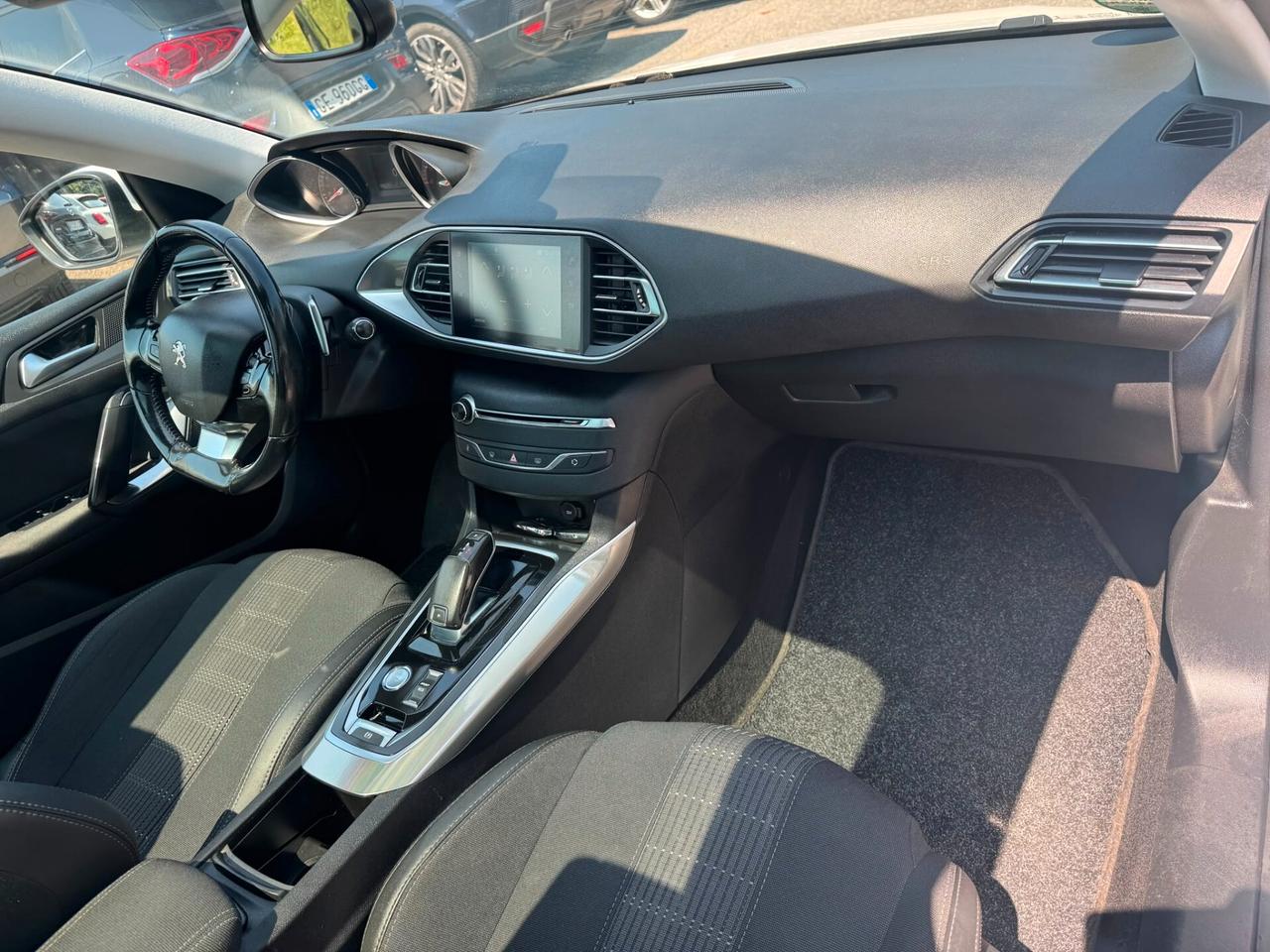 Peugeot 308 BlueHDi 130 S&S EAT8 Allure *unipro* tetto* carplay*