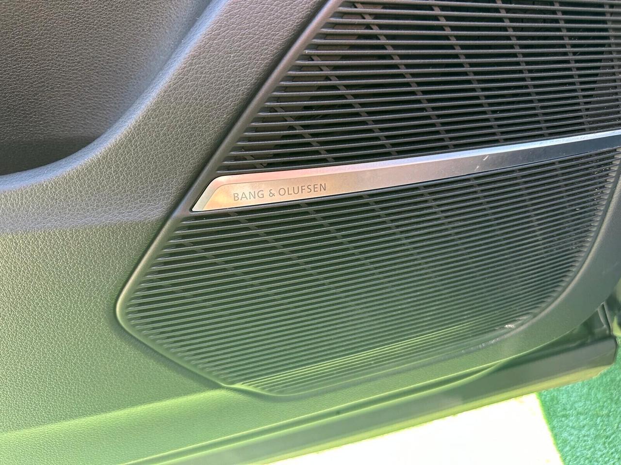 Audi Q8 RS TFSI V8 quattro tiptronic