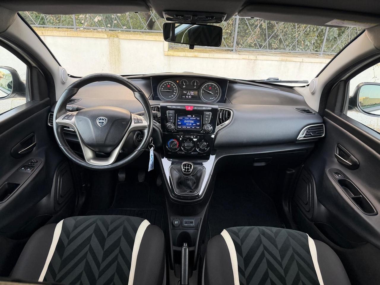 Lancia Ypsilon 1.2 69 CV 5 porte Gold