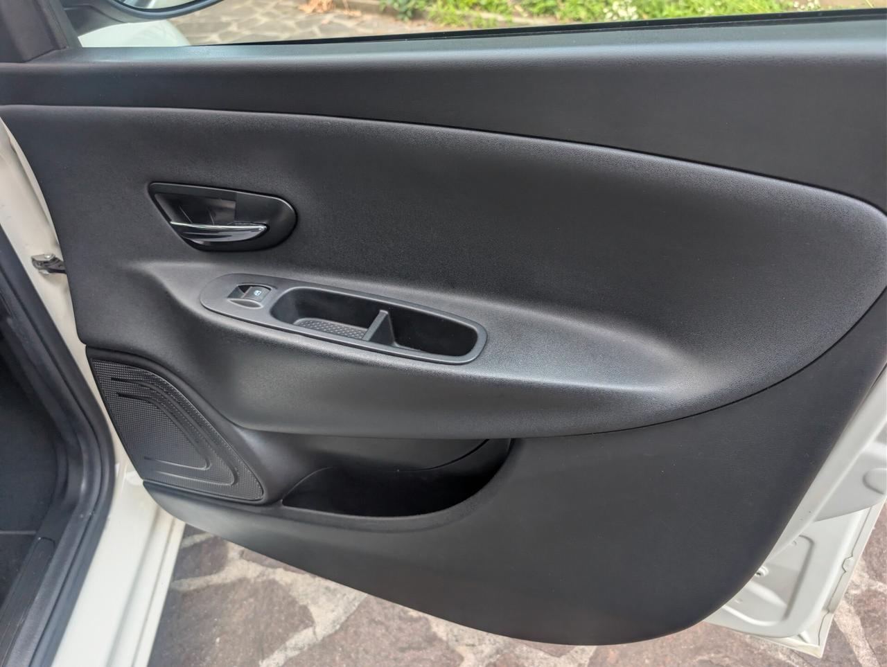 Lancia Ypsilon 1.2 69 CV 5 porte GPL Ecochic Platinum