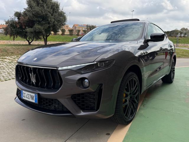MASERATI Levante MY22 GRANSPORT+TETTO+BLACK PACK+PINZE GIALLE