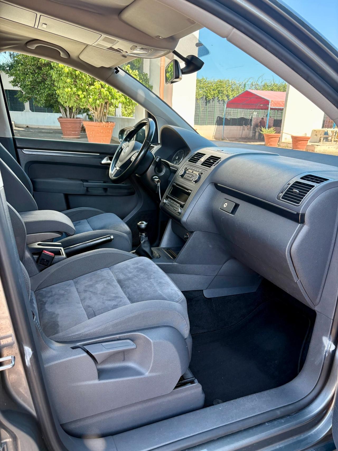 Volkswagen Touran 2.0 TDI 140 CV Highline 7 POSTI