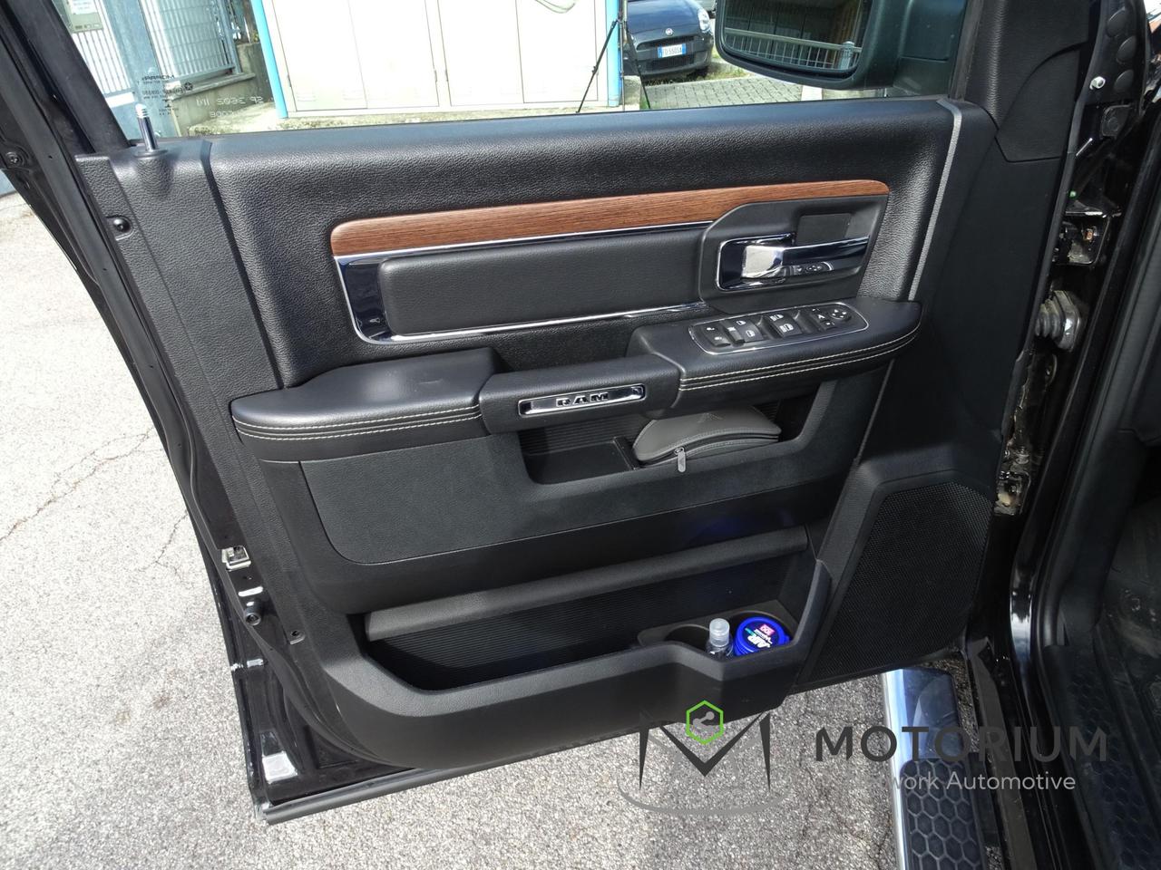 Dodge RAM 1500 AWD 5.7L V8 401CV LARAMIE AUTOCARRO