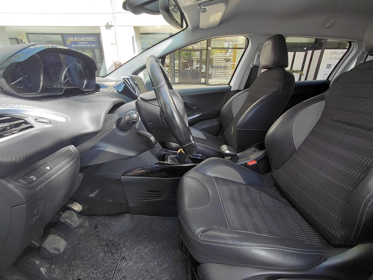 Peugeot 2008 Allure 1.6 Blue HDI 100 #10511