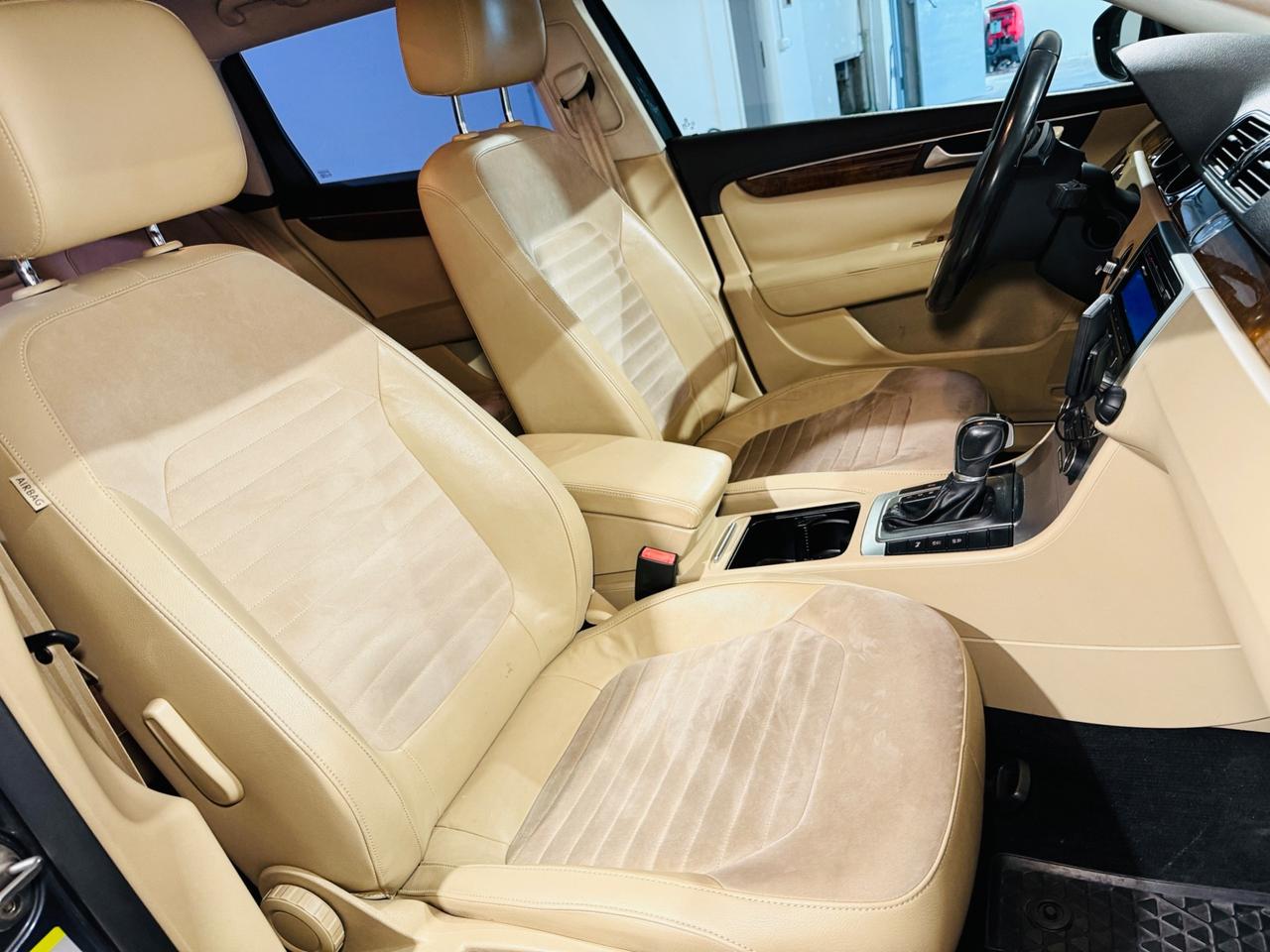 Volkswagen Passat Var. 2.0 TDI DSG High. BM.Tech.*140 CV*