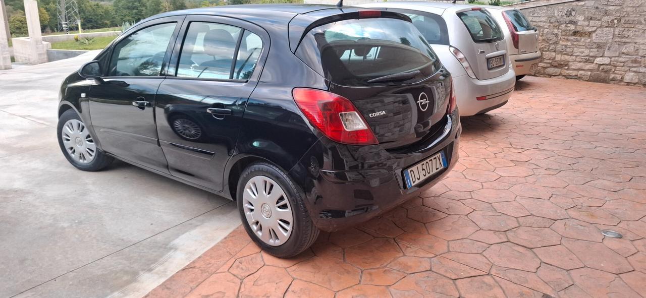 Opel Corsa 1.2 5 porte Cosmo
