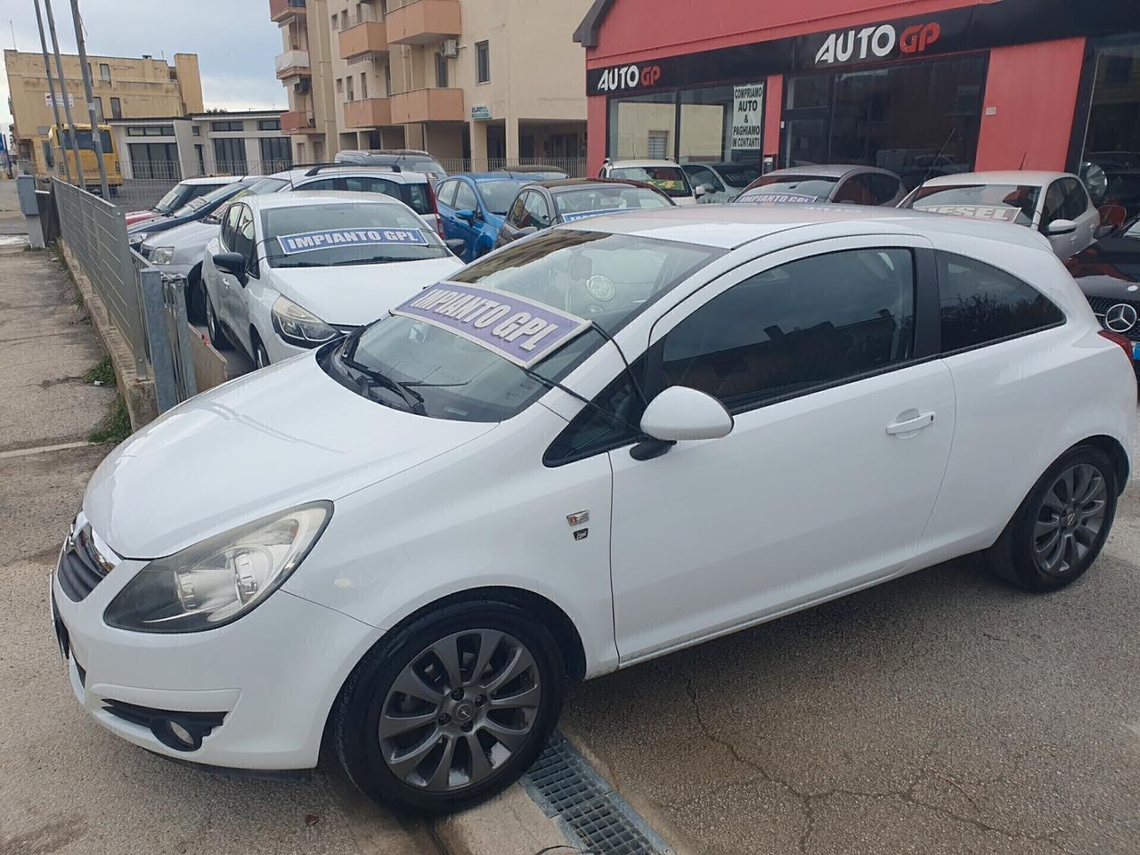 Opel Corsa 1.2 80CV benzina GPL Neopatent 2010