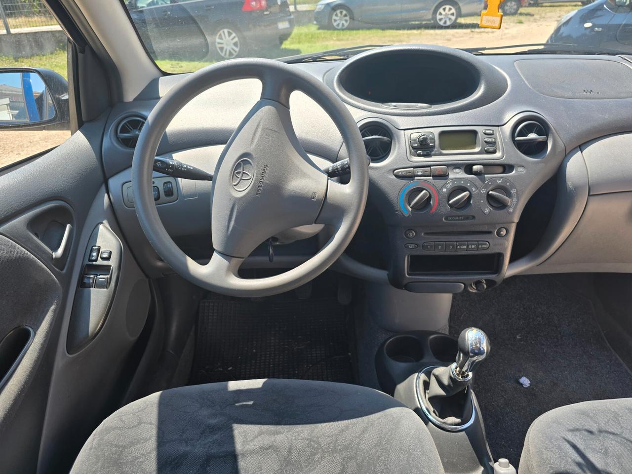 Toyota Yaris 1.0i 16V cat 5 porte Sol 68cv