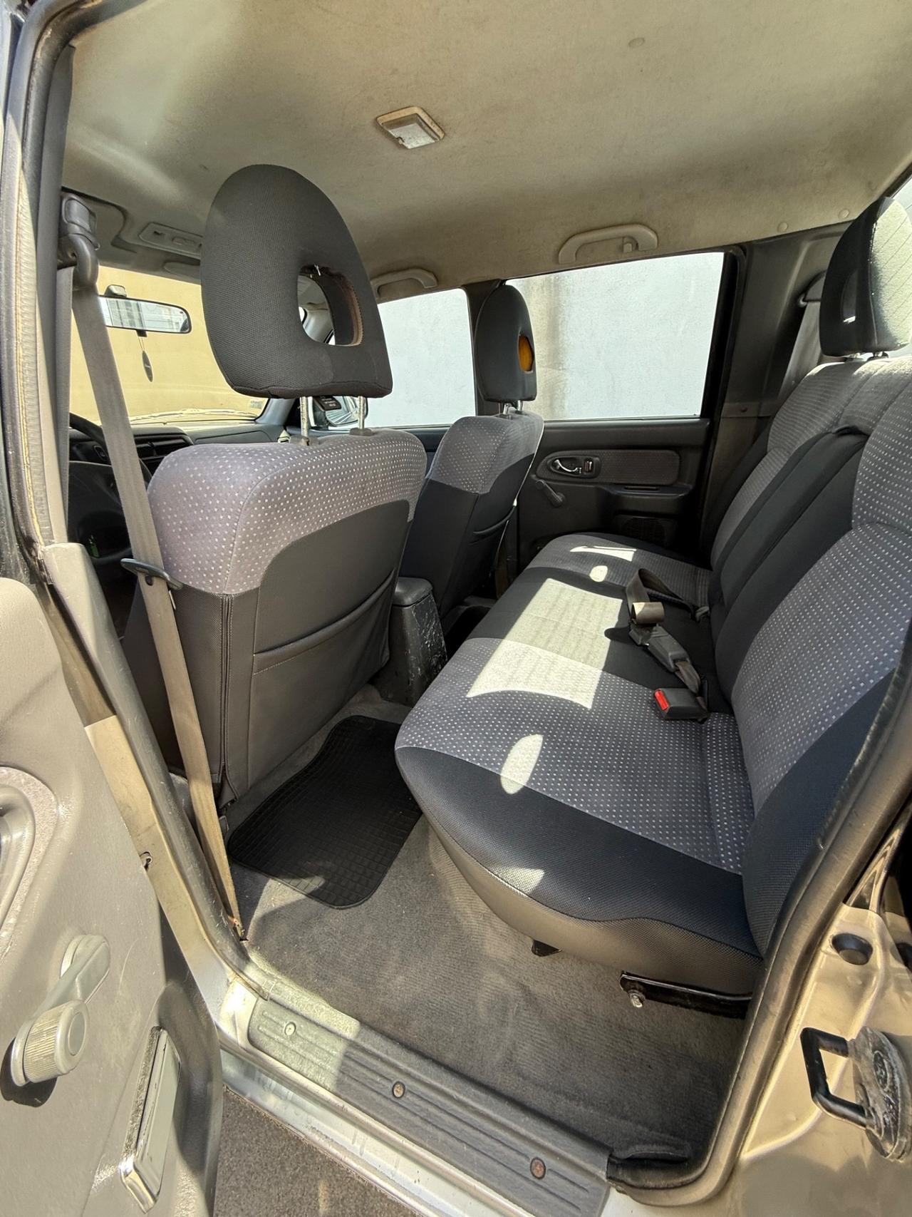 Mitsubishi L200 2.5 TDI 4WD Club Cab Pick-up GLS