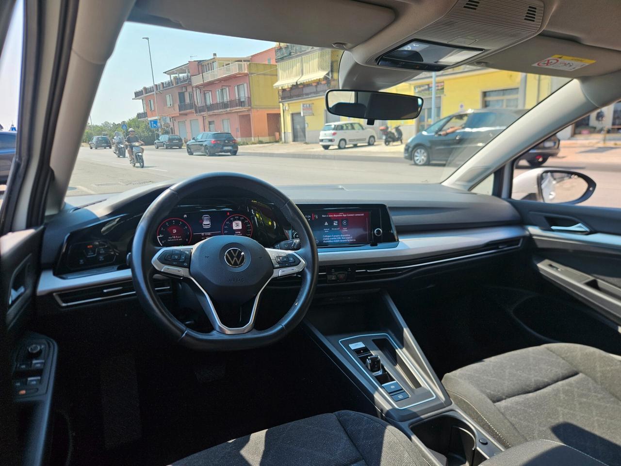 Volkswagen Golf 8 1.0 eTSI 110cv EVO DSG Life