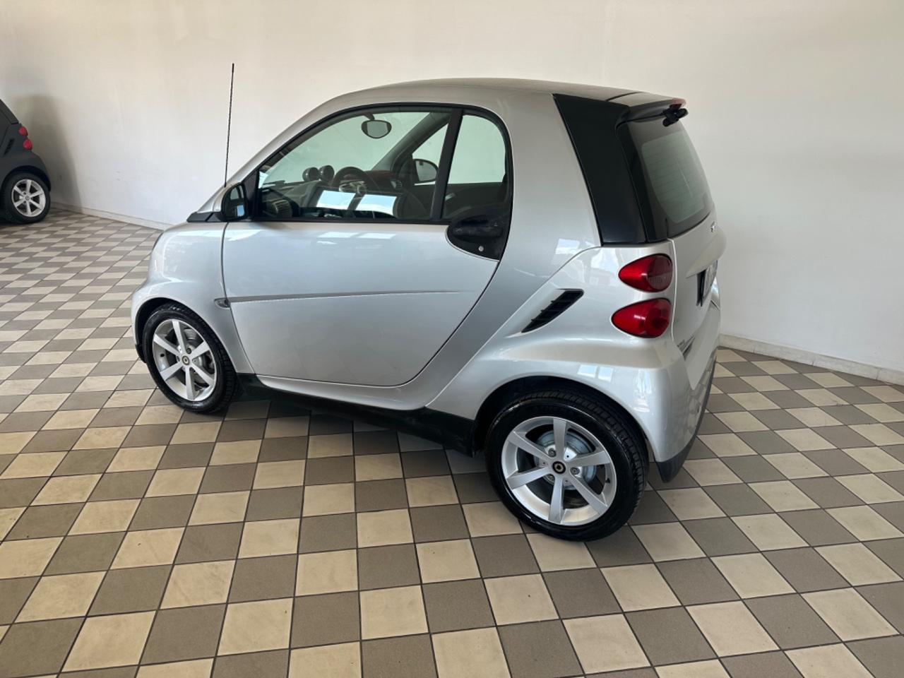 Smart ForTwo 1000 52 kW coupé limited one
