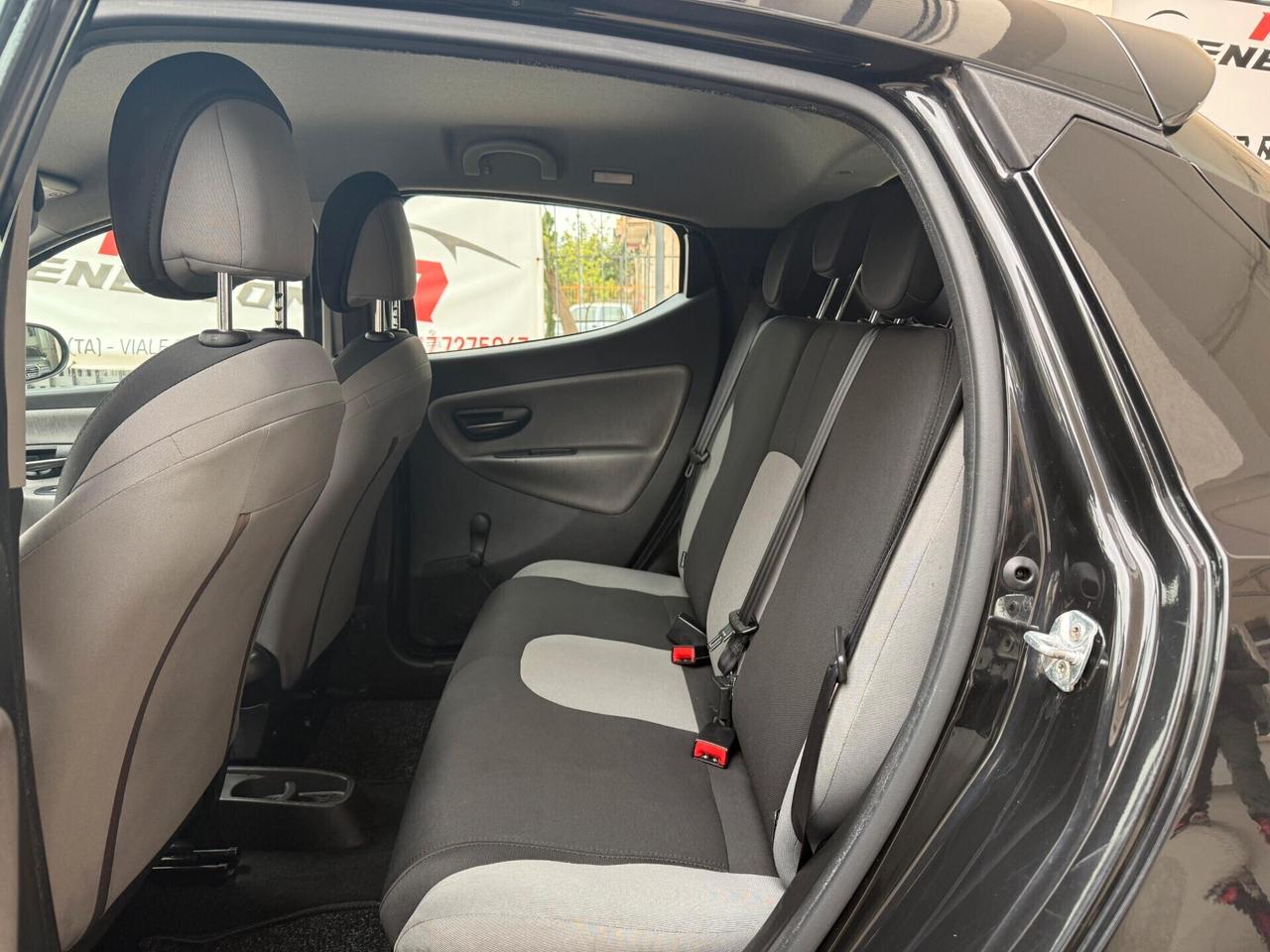 Lancia Ypsilon 1.2 69 CV 5 porte S&S Silver