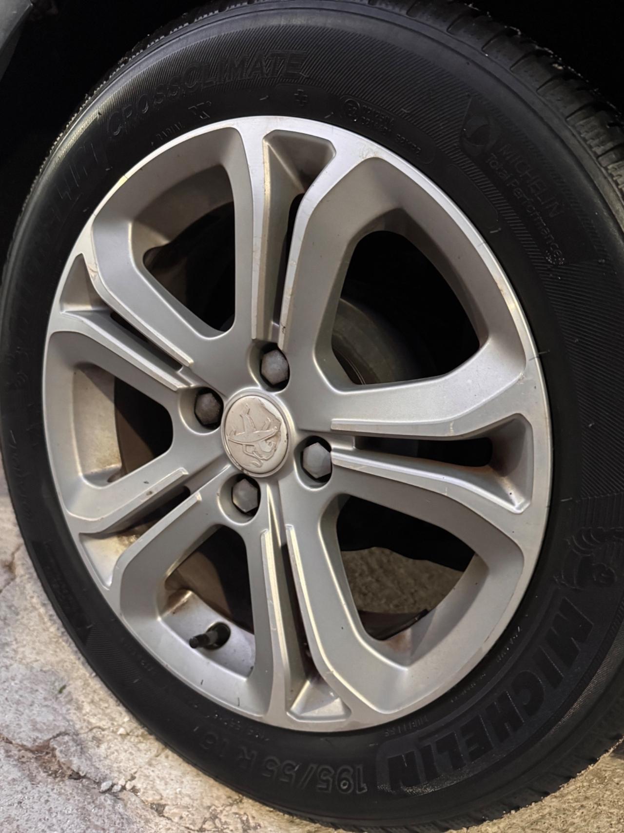 Peugeot 208 1.2 VTi 82 CV 3 porte Allure