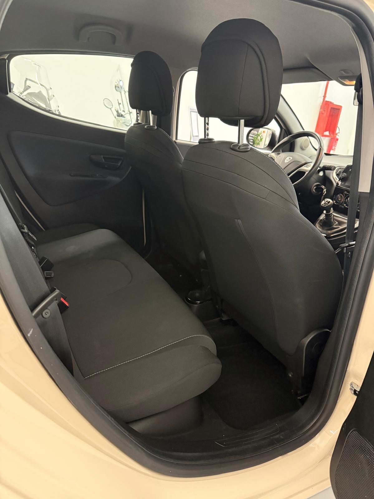 Lancia Ypsilon 1.0 FireFly 5 porte S&S Hybrid Ecochic Gold