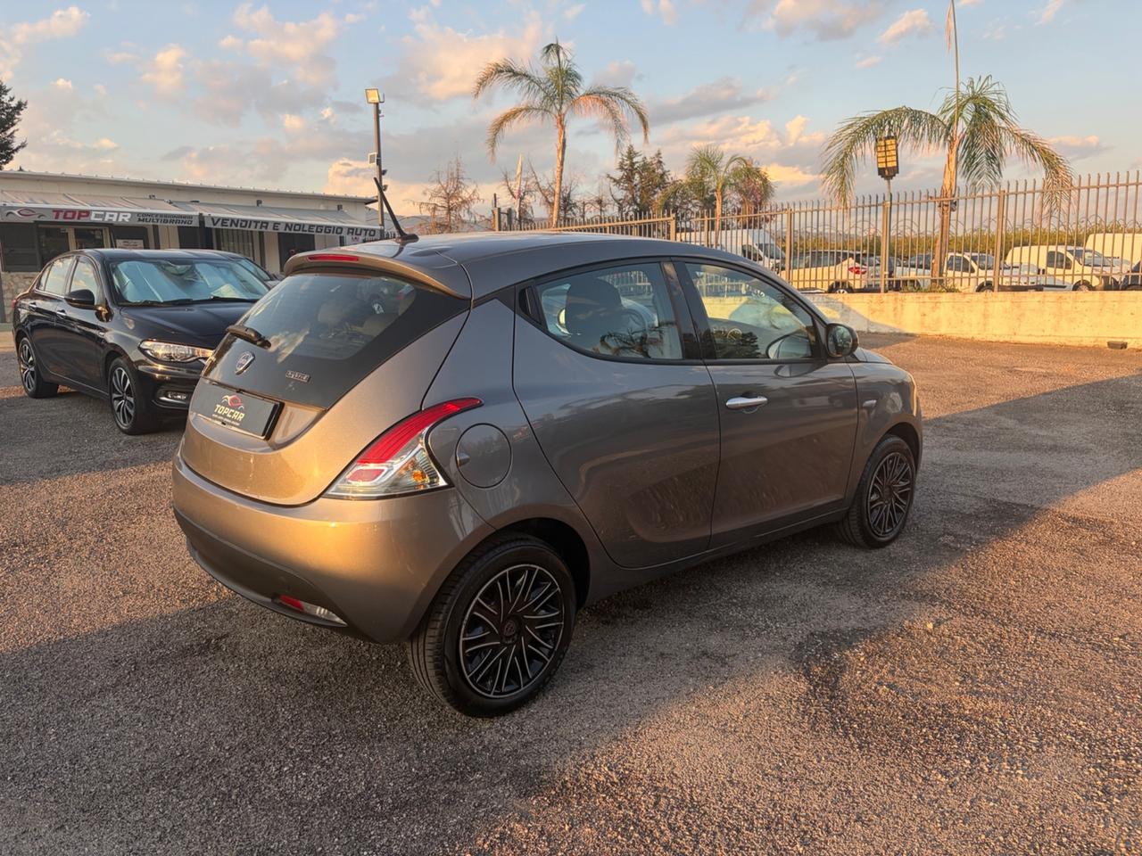 Lancia Ypsilon 1.0 FireFly 5 porte S&S Hybrid Silver Plus