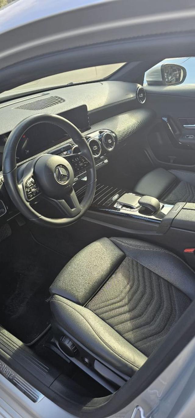 MERCEDES-BENZ A 180 d Automatic Business