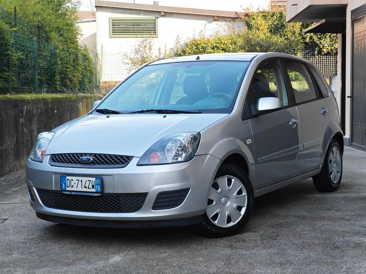Ford Fiesta 1.2 BENZINA 75cv / 76.000km / Unipro