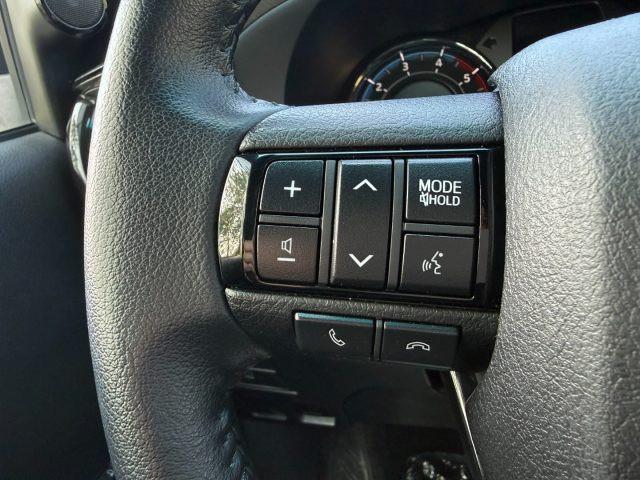 TOYOTA Hilux 2.8 D A/T 4WD Double Cab Invincible IVA ESPOSTA