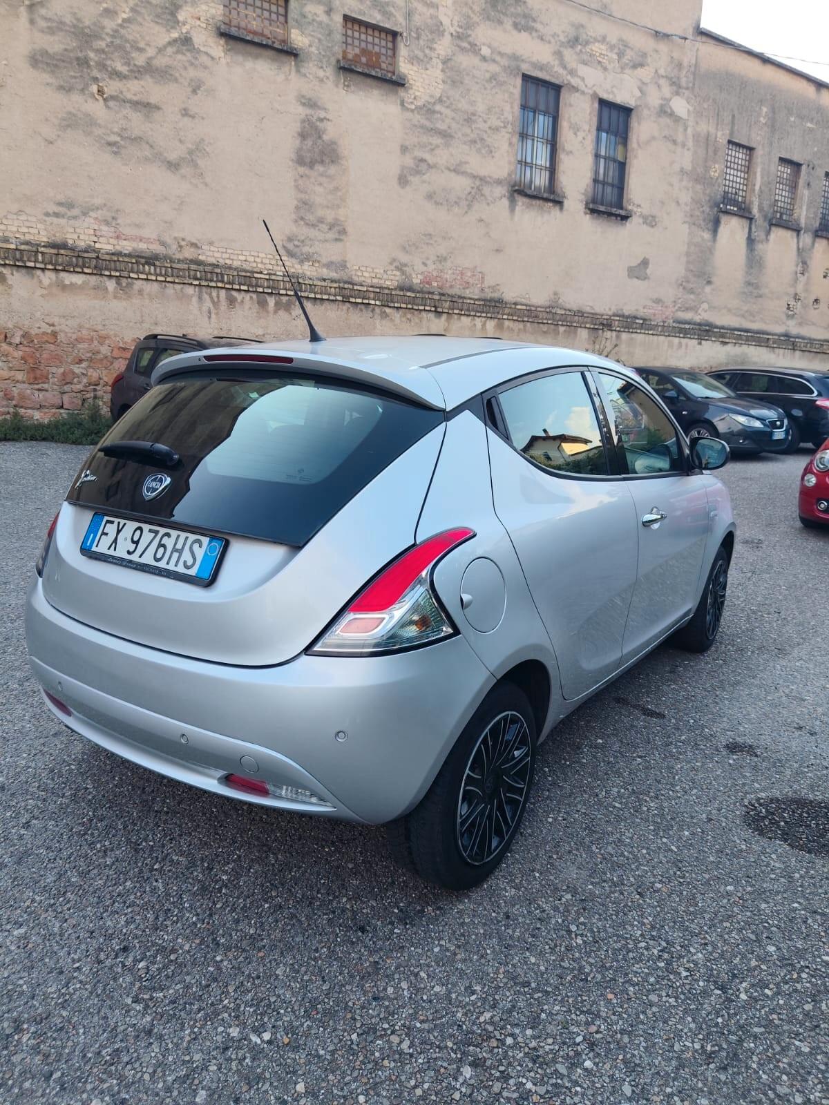 Lancia Ypsilon 1.2 69 CV 5 porte S&S Platinum
