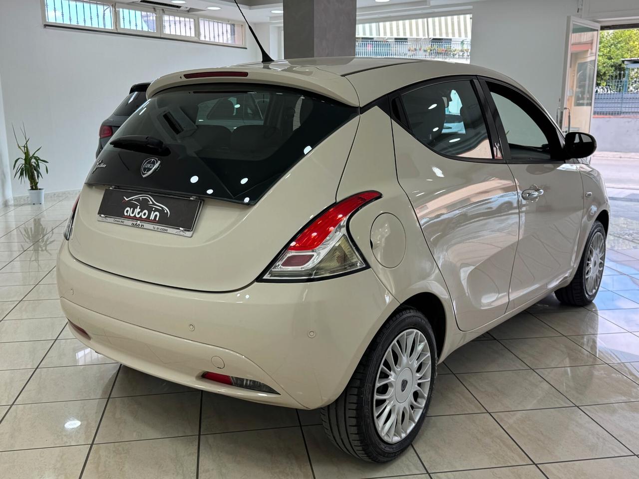 Lancia Ypsilon 1.2 69 CV 5 porte GPL Silver