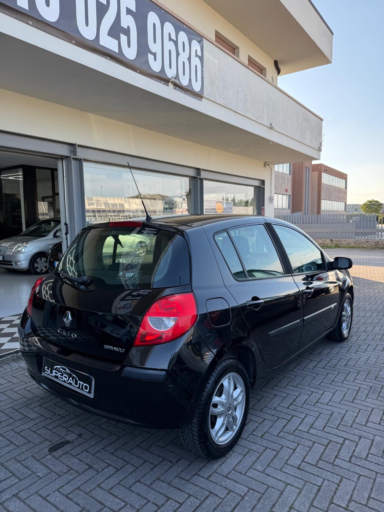 Renault Clio 1.2 16V 5 porte Luxe