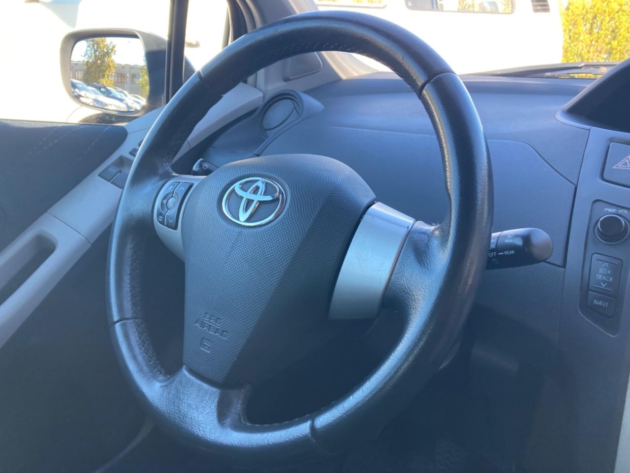 TOYOTA YARIS (PROPRIETRIO UNICO)