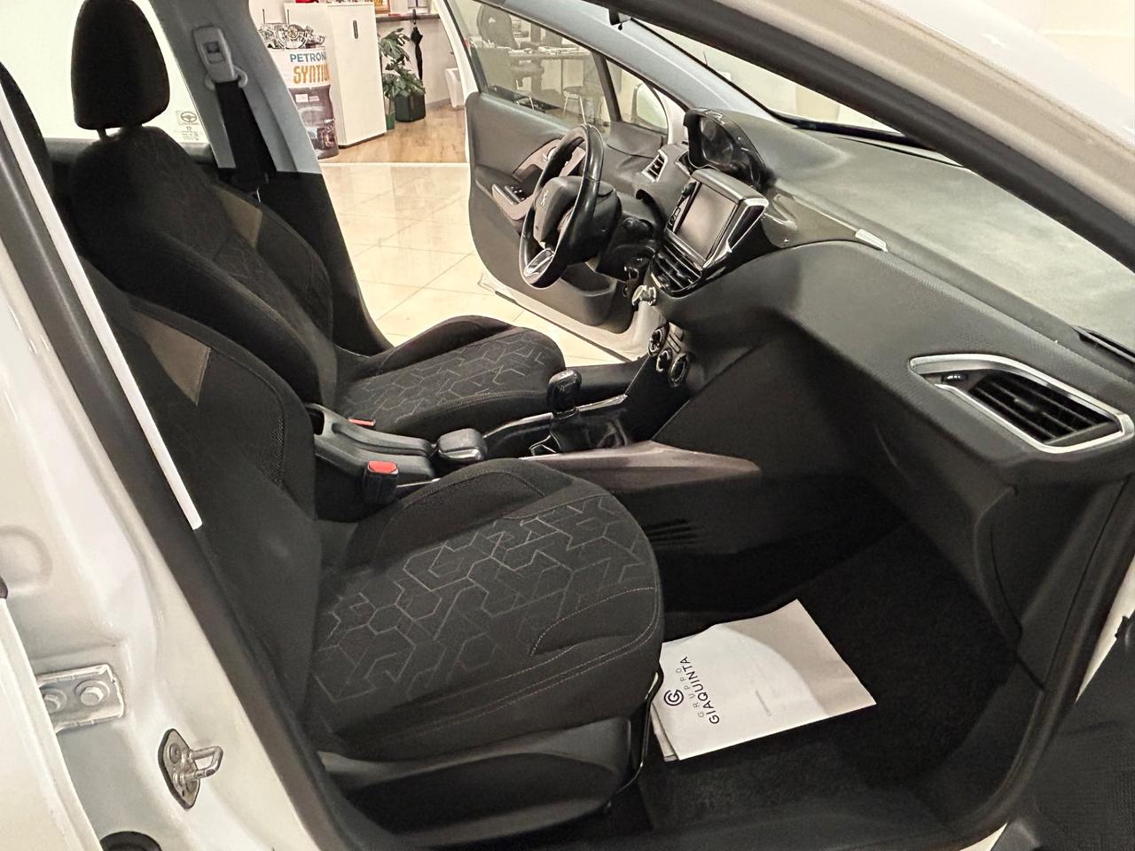 Peugeot 2008 BlueHDi 100 Active - gancio traino