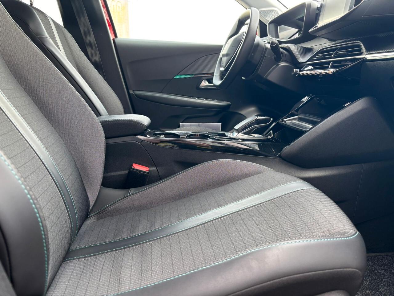 Peugeot 208 ALLURE PACK motore elettrico 136 cv SPOTICAR